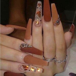 Super Cute Handmade Nails 
*Custom sizing but can be filed to your best fit*